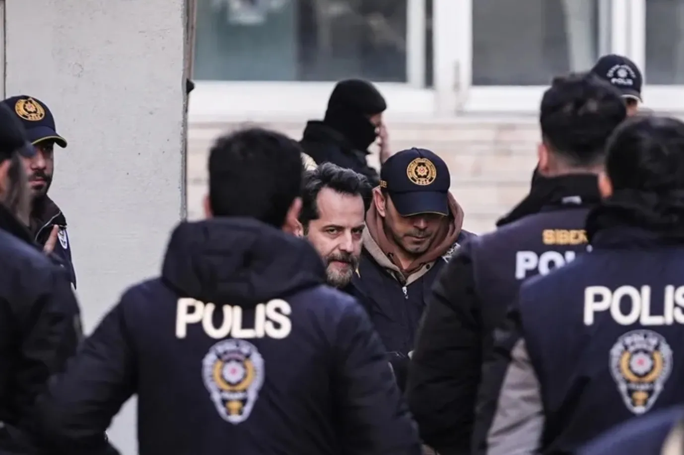 Futbolda bahis soruşturmasında yeni gelişme! Erden Timur’un şirketlerine TMSF kayyum olarak atandı