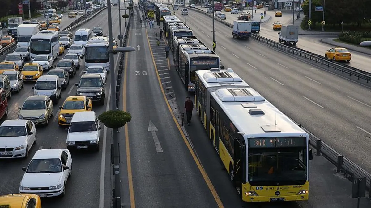 İstanbul'da otobüs seferleri iptal mi, neden çalışmıyor? Grev mi var? 22 Mayıs otobüs saatleri | İETT son dakika...