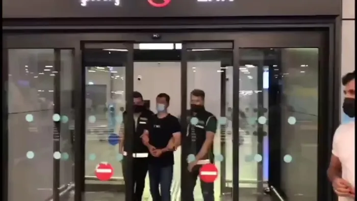 Son dakika: Kuzey Makedonya'da yakalanan Sarallar suç örgütünün lideri Zafer Saral Türkiye'ye getirildi - 3