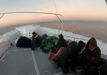 Son dakika: Yunanistan ölüme itti! 17 düzensiz göçmeni Türkiye kurtardı