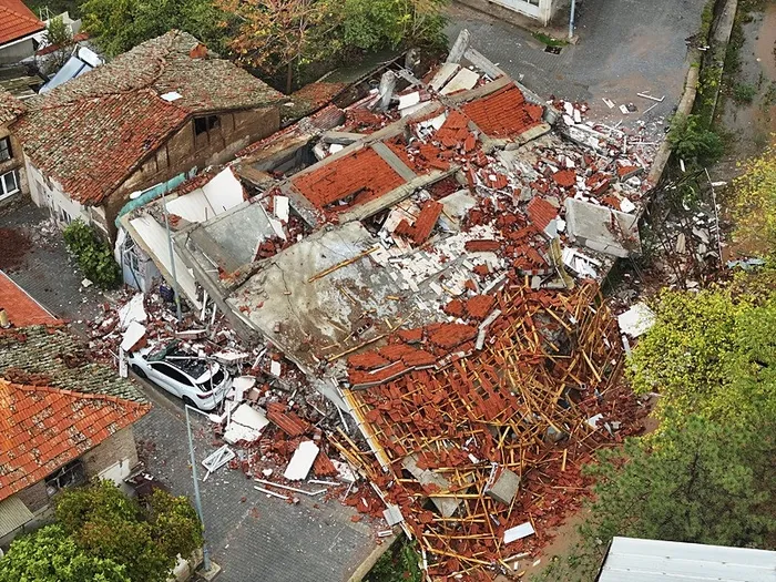 deprem-firtinasi-yasanan-sindirgi-icin-dikkat-ceken-uyari-uzman-isim-2-etkeni-acikladi-1761729506866.jpeg 6,1'lik depremin ardından yıkılan evler havadan görüntülendi. (A Haber arşiv)
