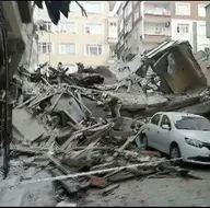 İstanbul Bahçelievlerde boş bina yıkıldı!