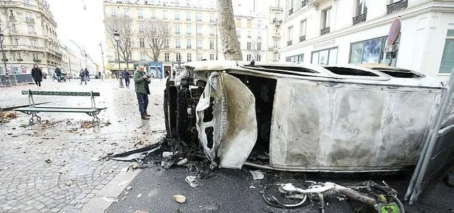 PKK’lıların Paris’teki gösterileri! Hızlarını alamayıp kendi araçlarını da yaktılar