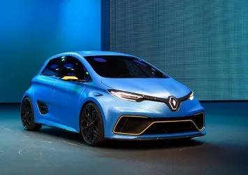 Renault, ZOE e-Sport ve yeni Captur'u tanıttı