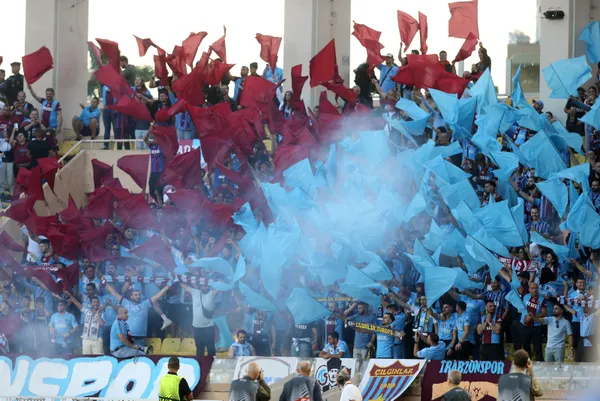 Trabzonspor erken kırmızı kartın kurbanı oldu: Fransa’da mağlubiyet