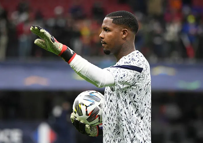 Milan'ın kalecisi Mike Maignan 10 hafta yeşil sahalardan uzak kalacak - 4