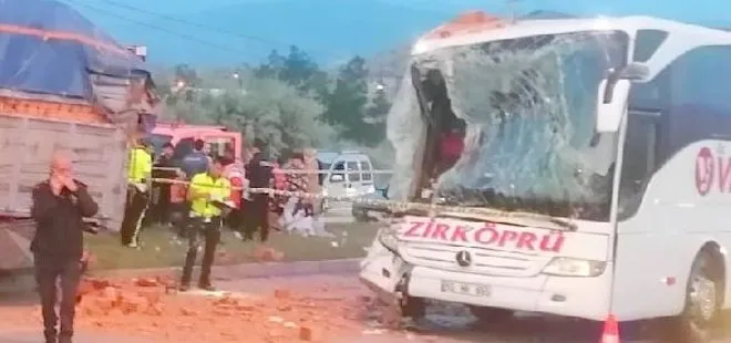 Çorum'da feci kaza! Yolcu otobüsü kamyona çarptı | Ölü ve yaralılar var