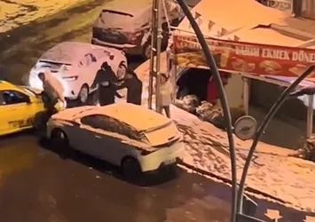 İstanbul'da kar topunun içine taş koyup 5 aracın camlarını kırdılar