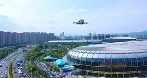 Drone taksi yolcularıyla uçtu