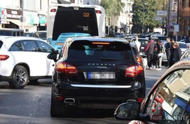 Hakan Çalhanoğlu'nun süper lüks otomobili! İşte futbolcuların arabaları 25