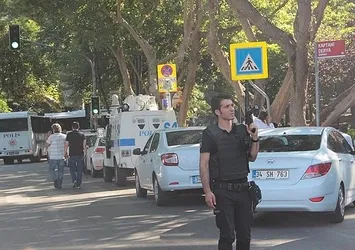 Yüzbaşıdan "halka ateş et" emri!
