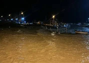 Çanakkale'de Kepez Çayı ve Sarıçay taştı