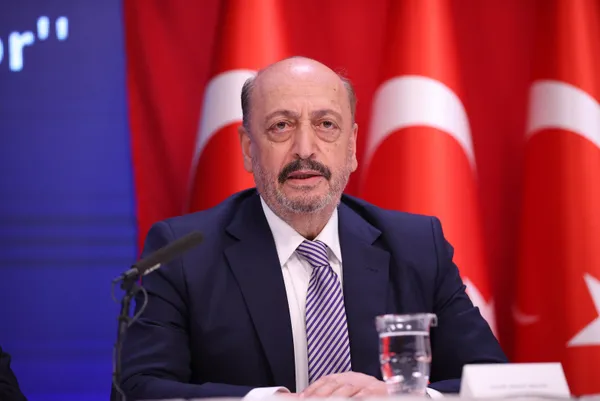 bakan-bilginden-memur-maaslarina-iliskin-flas-aciklama-yuzde-417lik-zamla-hesaplara-yatiyor-1657229270256.jpg Bakan Bilgin'den memur maaşlarına ilişkin flaş açıklama: Yüzde 41,7'lik zamla hesaplara yatıyor - 1