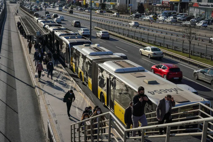 Son dakika: Yılbaşına saatler kaldı! İstanbul'da trafik durma noktasında - 3