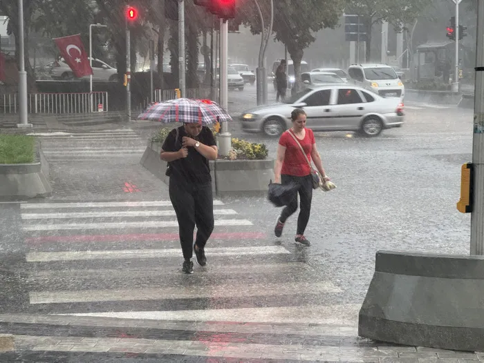 Yurt genelinde sıcaklıklar düşüyor! İstanbul güne sağanakla uyandı | Yağışlar devam edecek mi? İşte detaylar... - 11