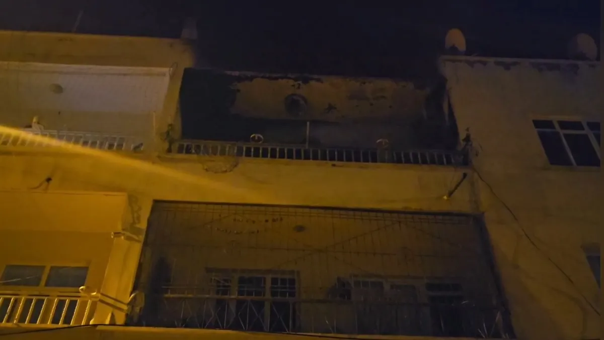 Diyarbakır'da yürek yakan görüntüler! Çocuğunu alevlerin arasından böyle kurtarmaya çalıştı