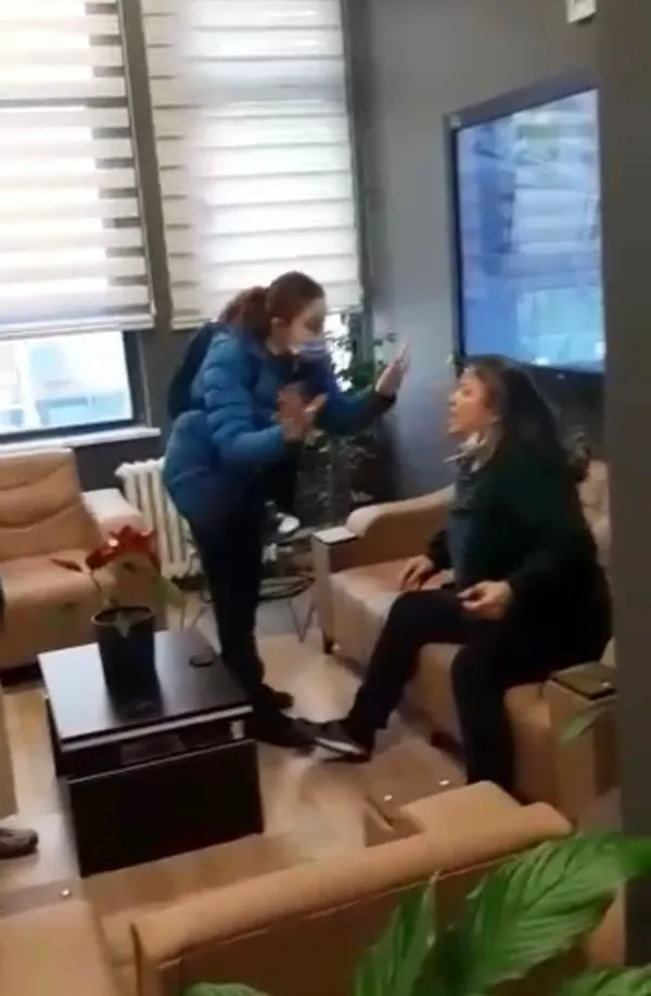 umraniyede-anneanne-teroru-okulda-dehset-sacti-1641415585000.jpg Ümraniye'de anneanne terörü! Okulda dehşet saçtı - 1