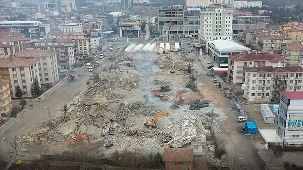 Kentsel dönüşüm takozları bunu iyi okusun! Bakanlık deprem bölgesinin raporunu açıkladı: Yıkılan binaların yüzde 96’sı eski yapılar
