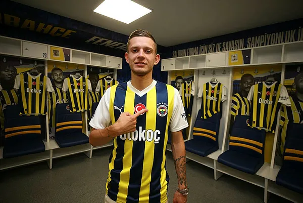 fenerbahce-sebastian-szymanskinin-transferi-icin-gorusmelere-basladi-1689184930610.jpg
