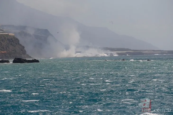 Zehirli gaz ve patlama uyarısı yapıldı! La Palma’da yanardağın püskürttüğü lavlar 11 günde 656 evi kül etti