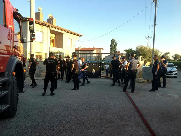 1627915448156.jpg Konya'daki katliama ilişkin yeni açıklama: Bazı kişiler bu olayı siyasi propaganda haline getirmek istedi I Dedeoğulları ailesinin yakını A Haber'e konuştu - 2