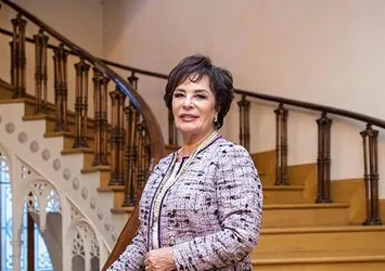 Hülya Koçyiğit'ten bayram mesajı!