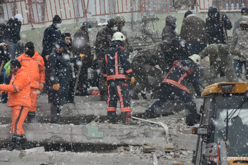 10 ilde şiddetli deprem! Acı tablo gün ağarınca ortaya çıktı 13
