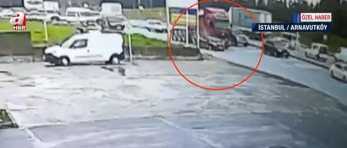 Son dakika: İstanbul Arnavutköy'de dehşet anları! TIR otomobili metrelerce sürükledi - 2