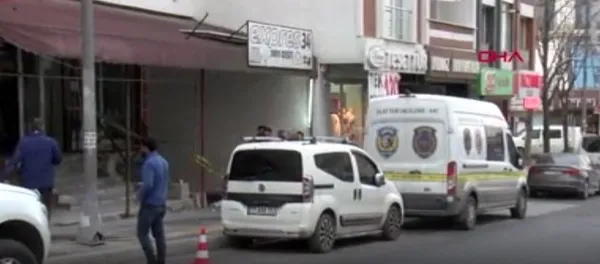 1679478405078.jpg İstanbul’da sokak ortasında cinayet! Cesedin başında bekleyip... - 6