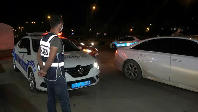 43 ilin geçiş noktasında gece yarısı ‘HES kodu’ denetimi - 1