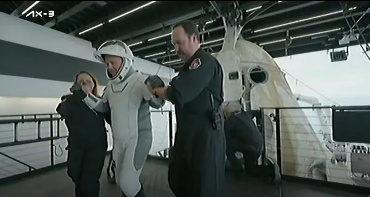 İlk Türk astronot Alper Gezeravcı Dünya'ya döndü! İşte o tarihi görüntüler