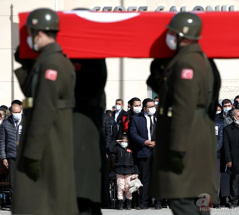 Türkiye Bitlis'te şehit düşen kahramanlarına veda ediyor! Bu acının tarifi yok 24