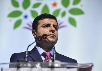 Selahattin Demirtaş aktif siyaseti bıraktığını açıkladı vatandaş bombardımana tuttu: Aldığın canlar peşini bırakmaz