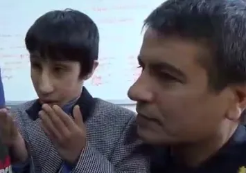 Engelli çocuktan duygulandıran ezan