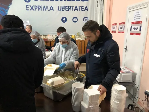 Türkiye yardıma muhtaç Ukrayna halkının yanında! Yardım TIR'ları bölgede - 3