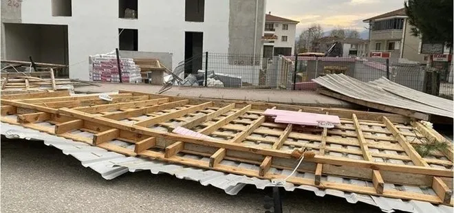 Sakarya’da fırtına hayatı olumsuz etkiledi