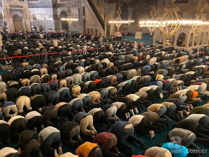 Gençler İstanbul fethinin yıldönümü için hazırlanan sabah namazında programında Ayasofya Camii’nde buluştu