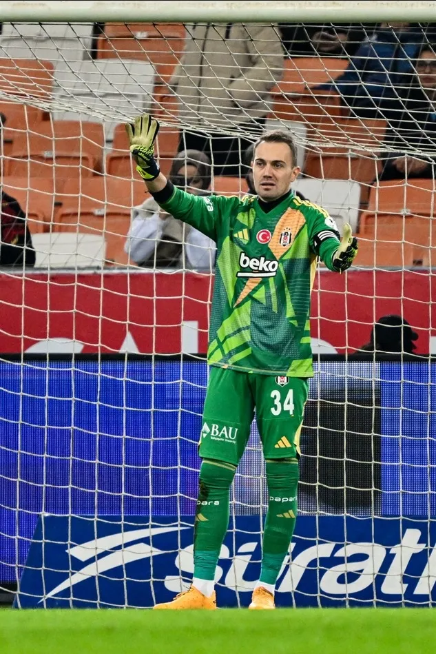 Beşiktaş’ın soyunma odası karıştı: Sizin tek derdiniz para