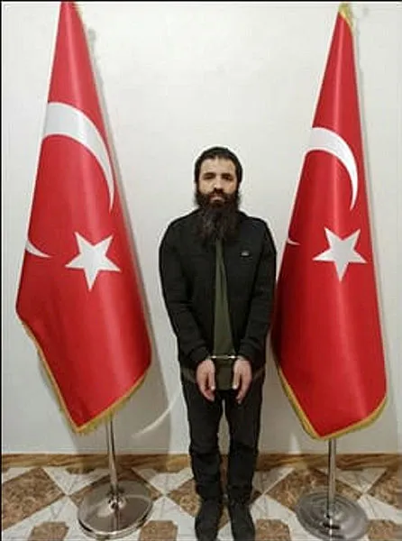 mitten-suriyede-basarili-operasyon-deasin-eski-sozde-turkiye-valisi-sahap-varis-ve-3-terorist-yakalandi-1683742250295.jpg MİT'ten Suriye'de başarılı operasyon! DEAŞ’ın eski sözde Türkiye valisi Şahap Variş ve 3 terörist yakalandı - 1