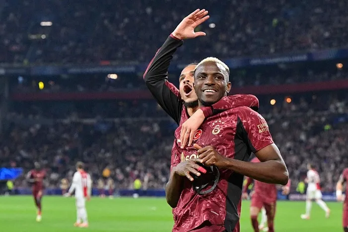 galatasaray-amsterdamda-kukredi-osimhenden-3-gollu-resital-1762381508542.jpeg Fotoğraf (AFP)