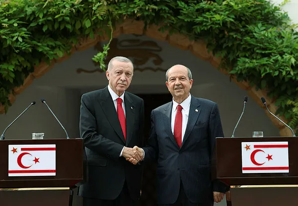baskan-recep-tayyip-erdogan-kktc-ziyareti-sonrasi-azerbaycana-gitti-1686584784895.jpg Başkan Erdoğan ve Aliyev'den Azerbaycan’da zafer kutlaması! Azerin 'Çırpınırdı Karadeniz'in yeni versiyonunu seslendirdi - 1