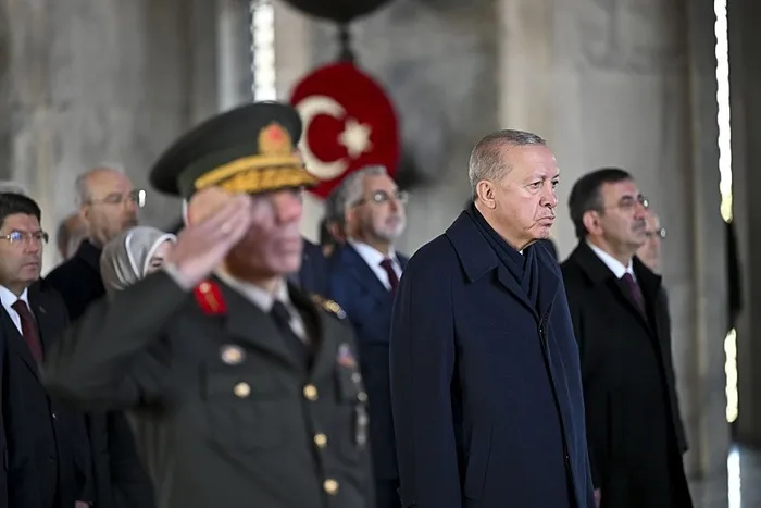 Anıtkabir'de saygı duruşu (AA)