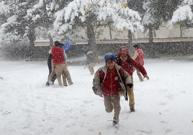 11 OCAK 2024 PERŞEMBE OKULLAR TATİL Mİ? Yarın İstanbul, Bursa, Bilecik, Kocaeli, Sakarya, Yalova, Düzce ve Bolu’da kar tatili oldu mu?