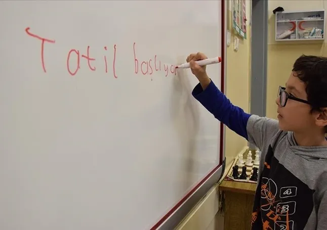 Ara tatil kalkıyor mu? Bakan Tekin’den açıklama geldi