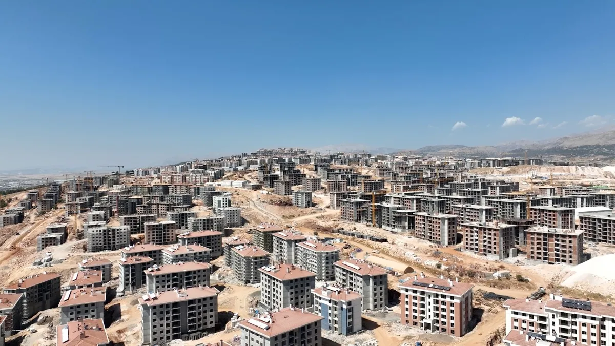 Türkiye'nin en büyük şantiye alanı İndere'de konutlar yükseliyor! Devlet millet ele ele