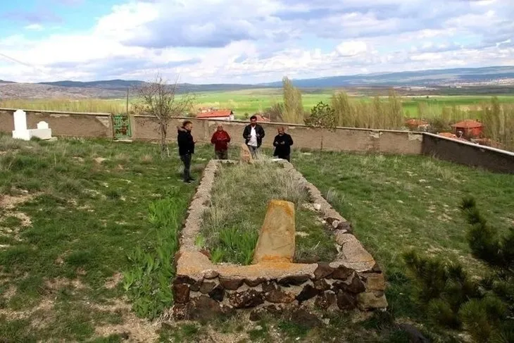 Bu mezarın uzunluğu tam 8.5 metre! Ziyaret edenleri şaşırtan hikayet: Mezarından kalkıp abdest almaya gidiyor
