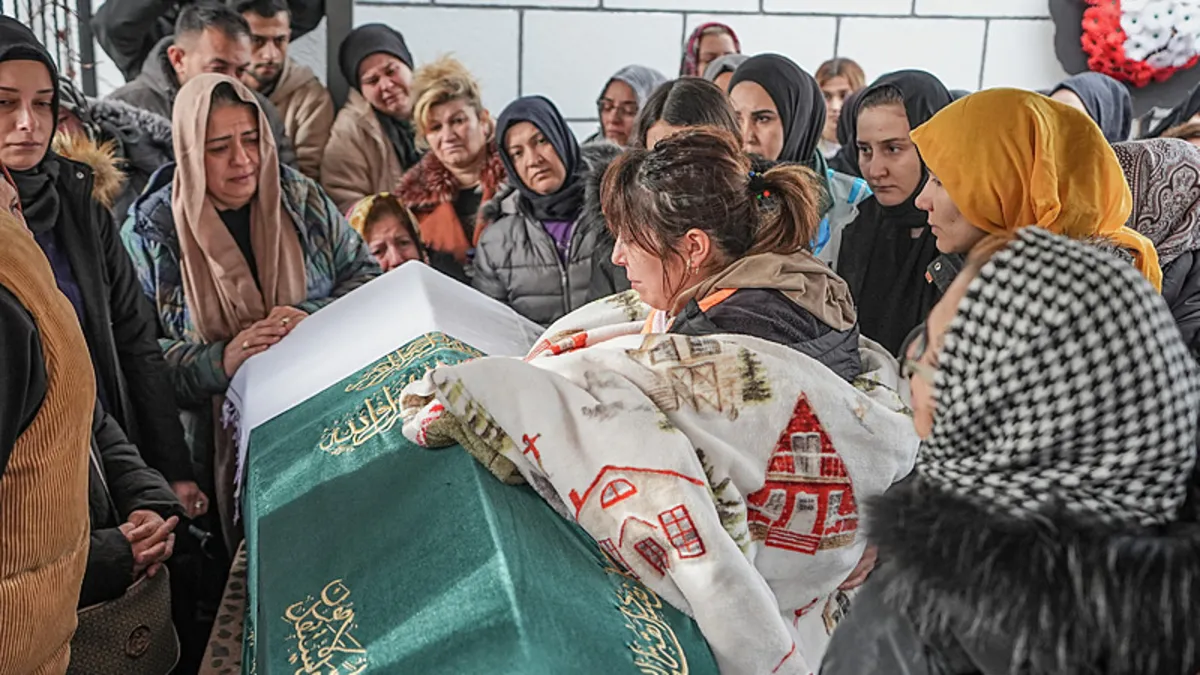 Balıkesir'deki fabrikada yaşanan patlamada ölenler son yolculuklarına uğurlandı