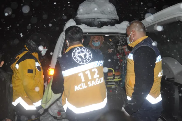 1611112243343.jpg Sağlıkçılar yoğun kara rağmen 7 aylık Abdurrahim Kırmızıtaş'a ulaştılar - 5