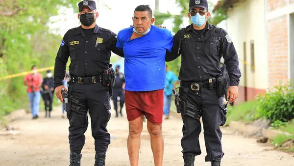1621594617522.jpg Bahçesini mezarlığa çevirdi! Dehşete düşüren olay - 4