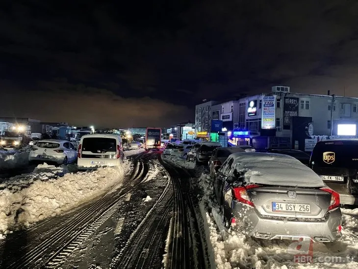 İstanbul’da sürücülerin kar çilesi sürüyor: Hadımköy’deki trafik yoğunluğu havadan görüntülendi! Kilometrelerce araç kuyruğu oluştu